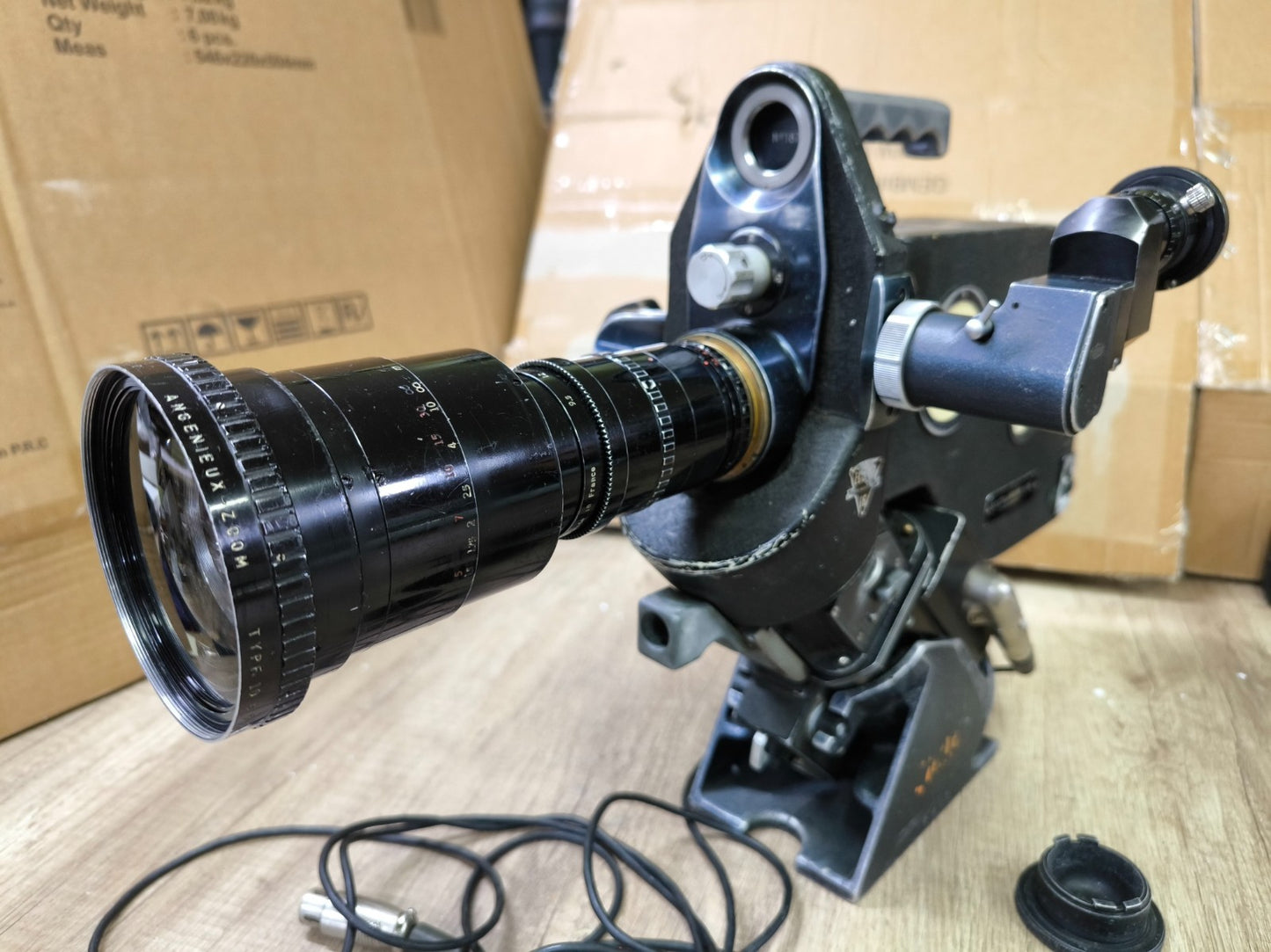 Eclair NPR 16mm Camera 400' Magazine motor tripod Angenieux 12-120 2.2 B Ultra16