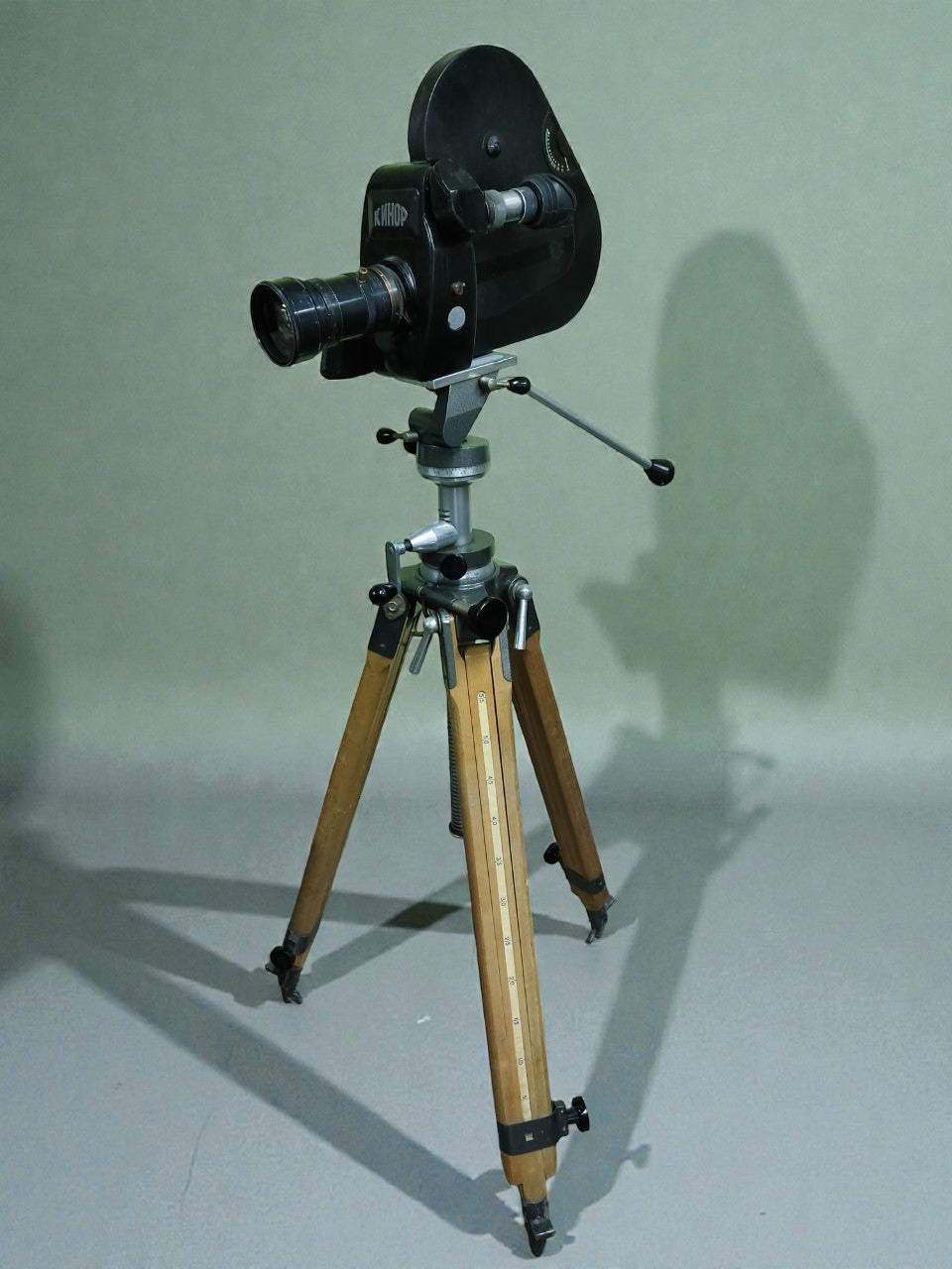 Wooden Tripod Telescopic Lift FKD 100-200cm Konvas Kinor Movie Cameras Berlebach